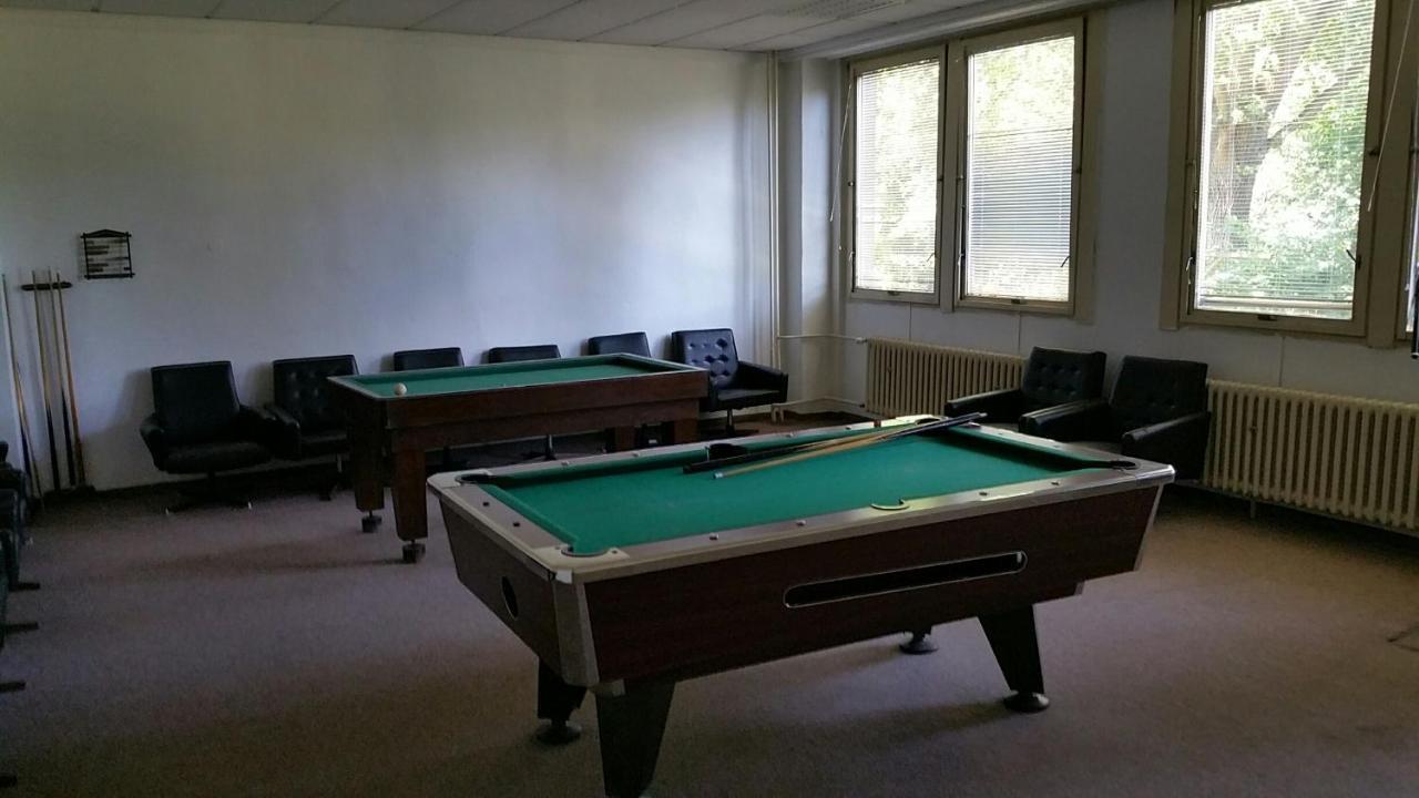Hotel Hlaska Zlenice Buitenkant foto